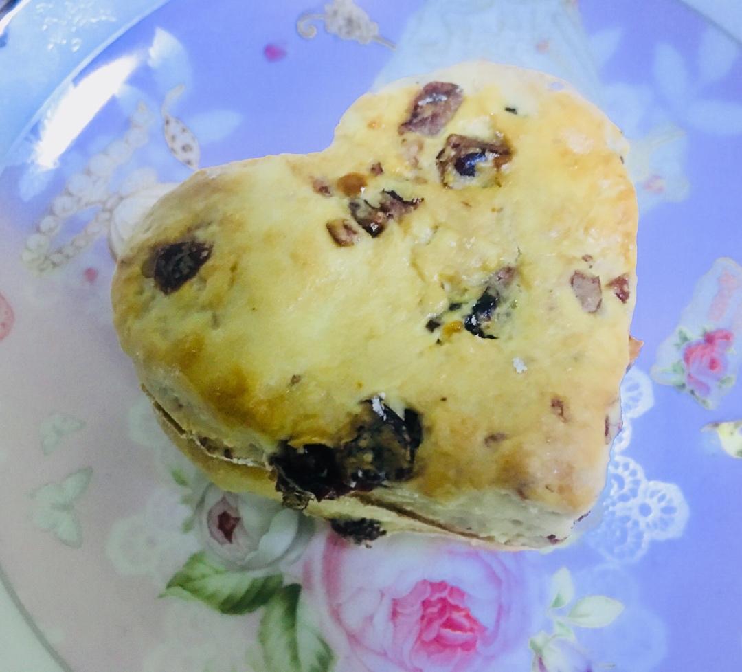 【视频】3分钟 奶油司康Scone(可能是世界上最快手的司康) 消耗淡奶油～