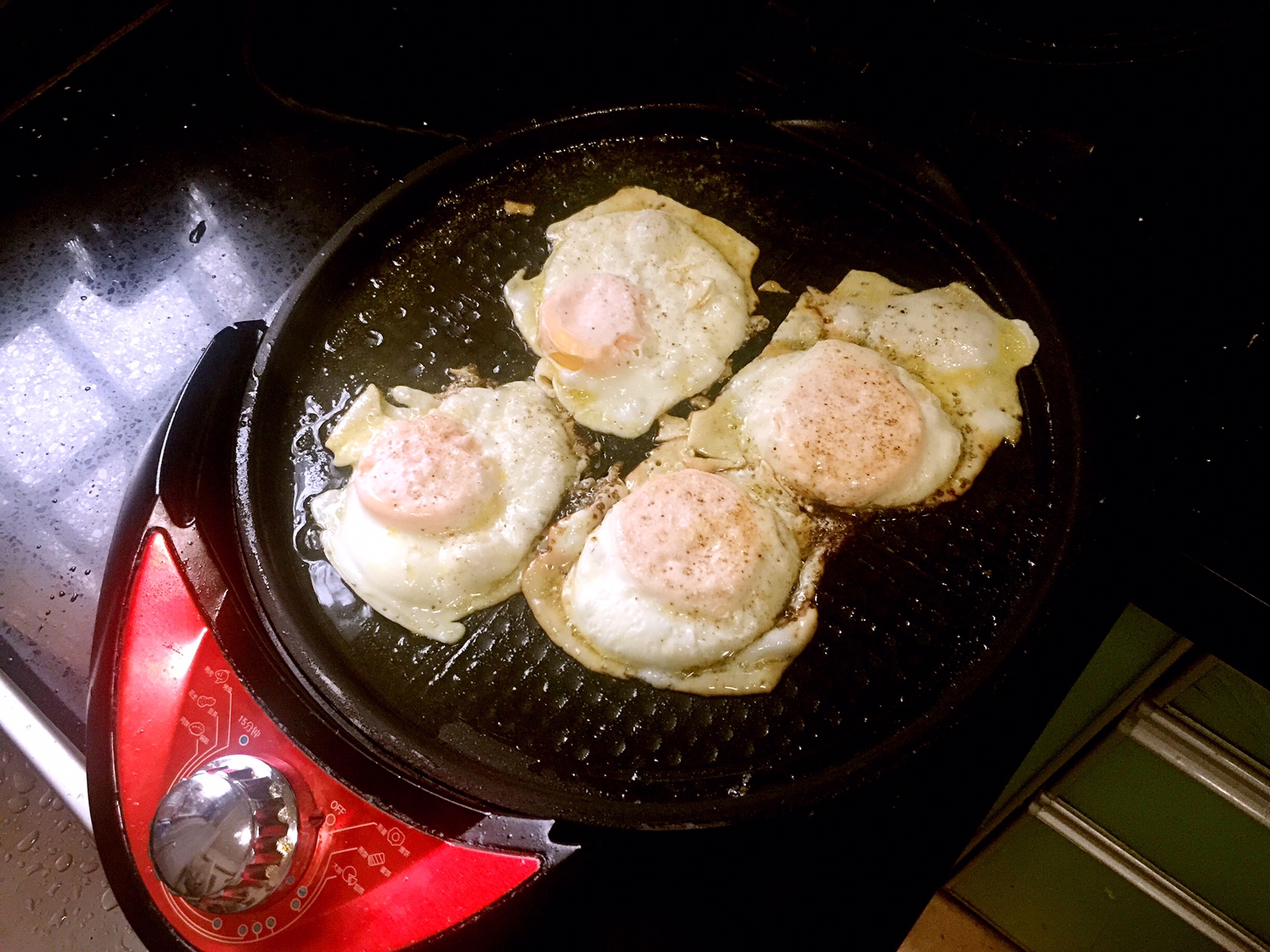 电饼铛煎鸡蛋的做法