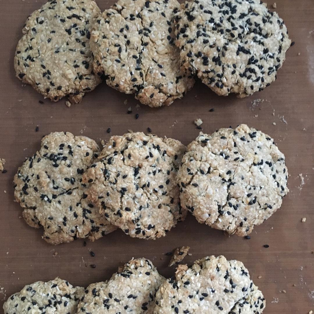 素食:有机燕麦芝麻大饼干