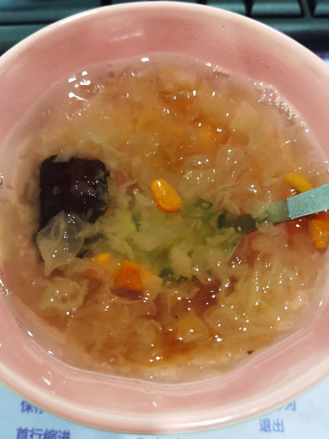 桃胶皂角米雪燕羹