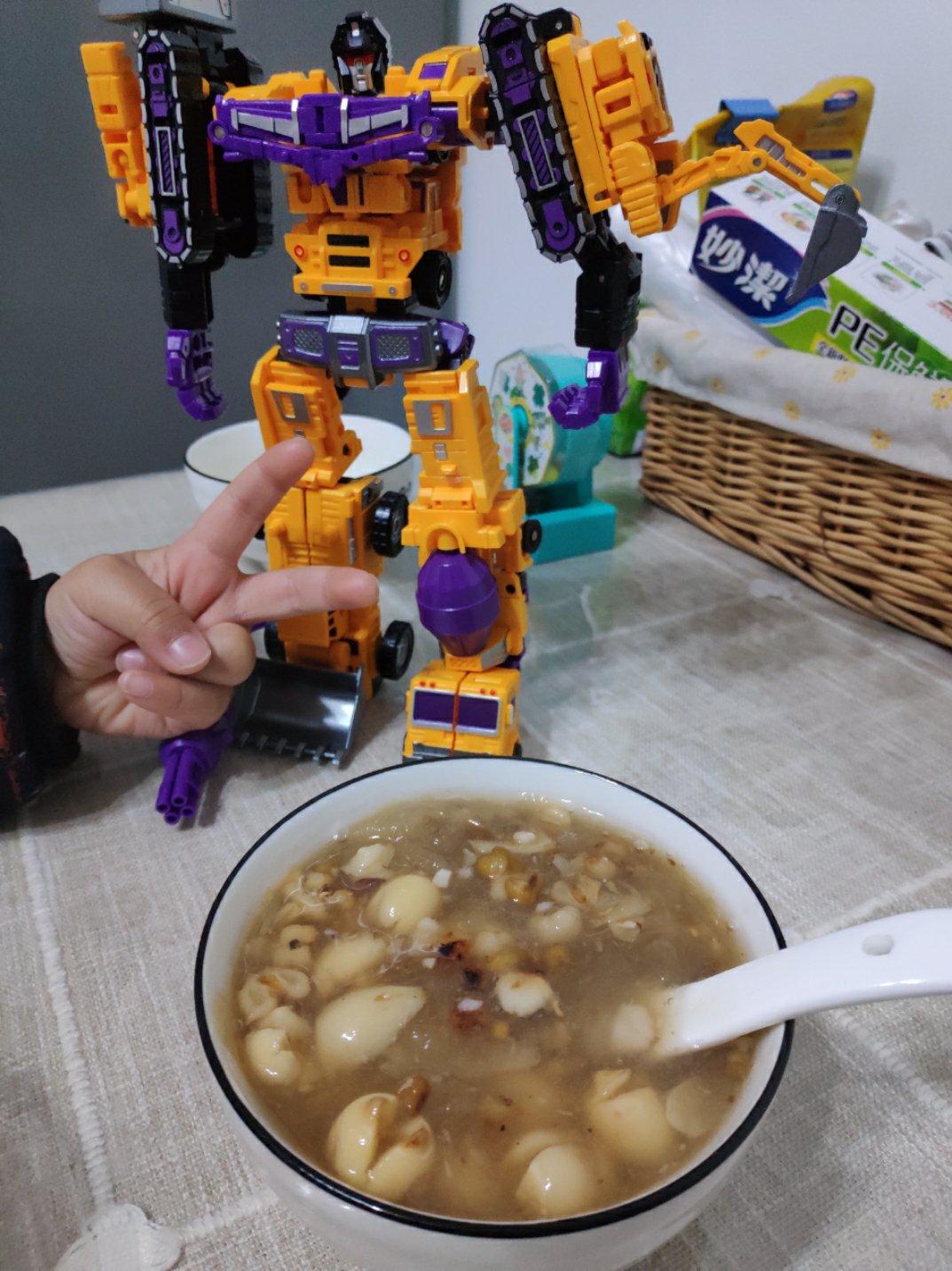 【甜蜜工坊】银耳莲子汤