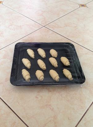 新年第一烤：黄油面包卷儿的做法 步骤8