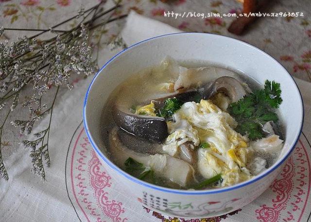 蘑菇鸡蛋汤的做法