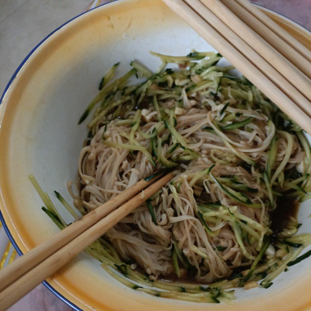 爽口金针菇拌黄瓜🥒