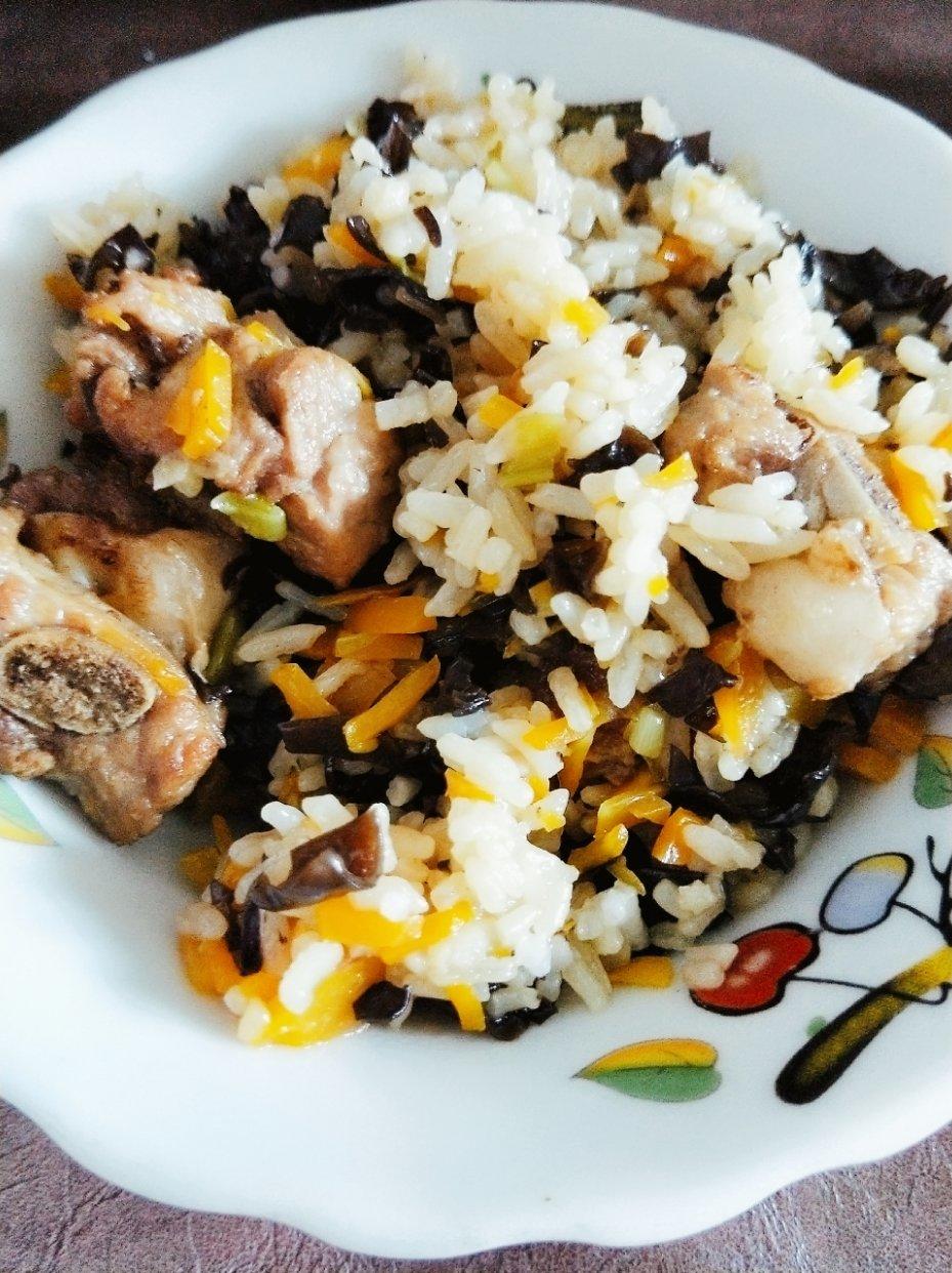 喷香排骨焖饭（爆好吃）