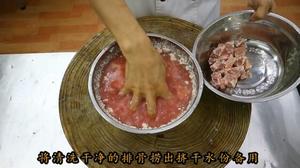 厨师长教你：“糖醋排骨”的传统做法，口感丰富细腻的做法 步骤3