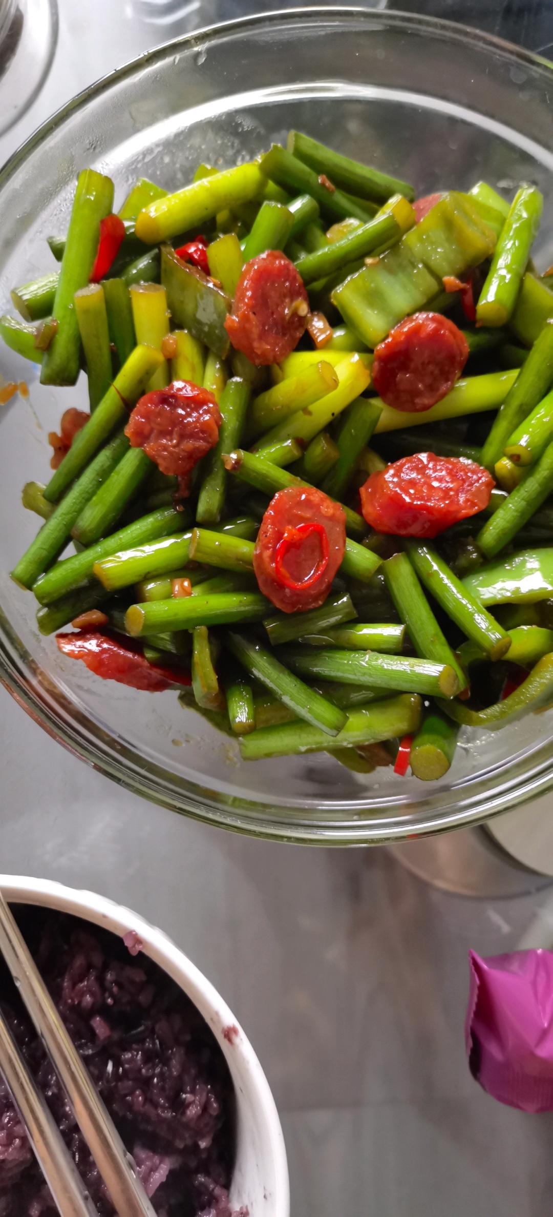 简单易做的下饭菜－蒜苔炒肉