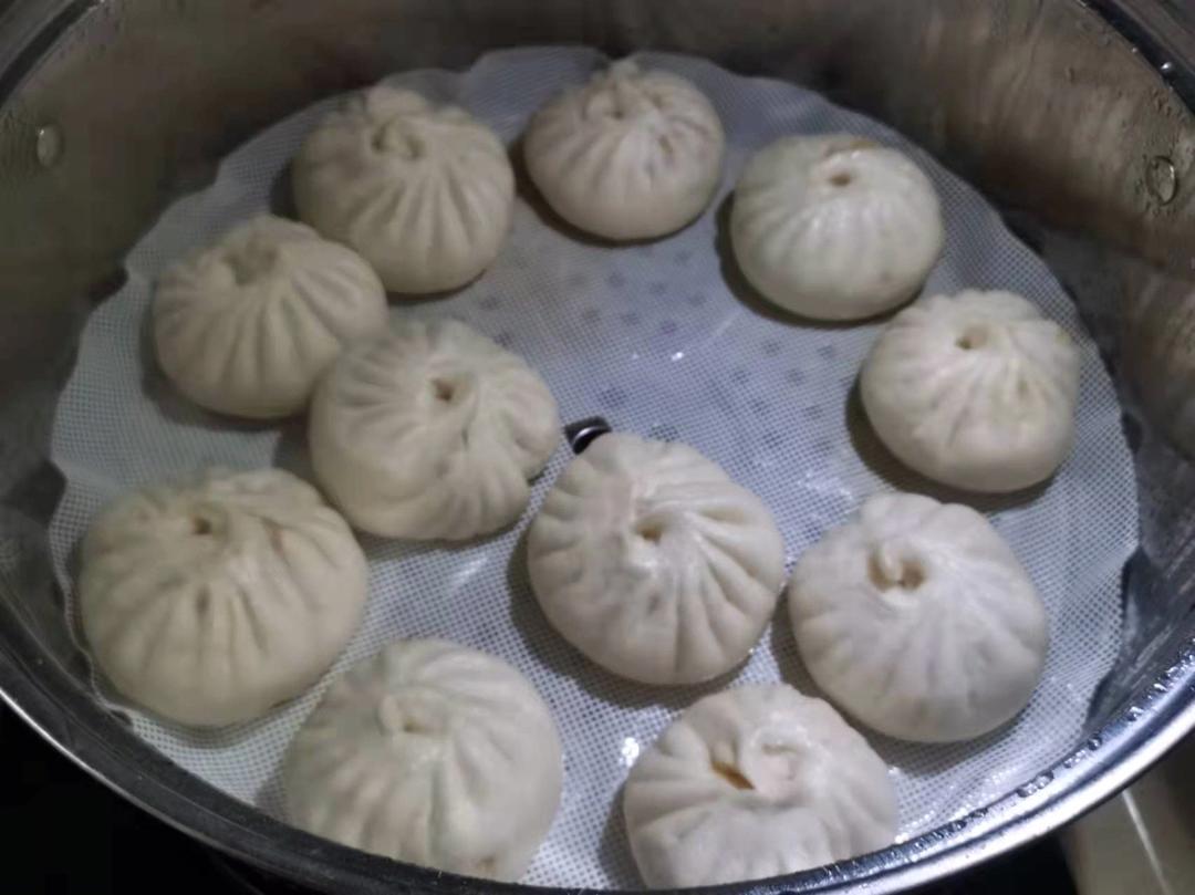 云朵般松软爆浆蜜汁叉烧包