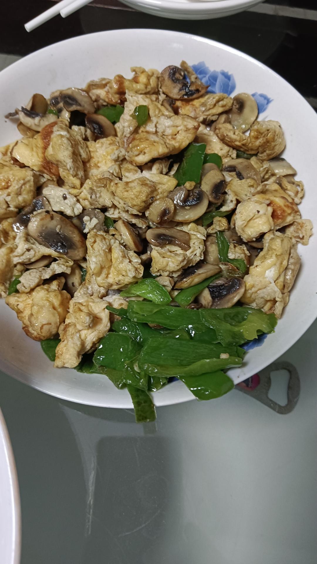 口蘑炒鸡蛋