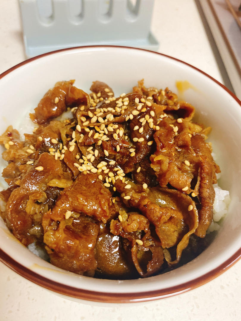 日式多汁牛肉饭 /嫩肥牛盖饭/牛肉饭/肥牛丼(超简单快速完美版)
