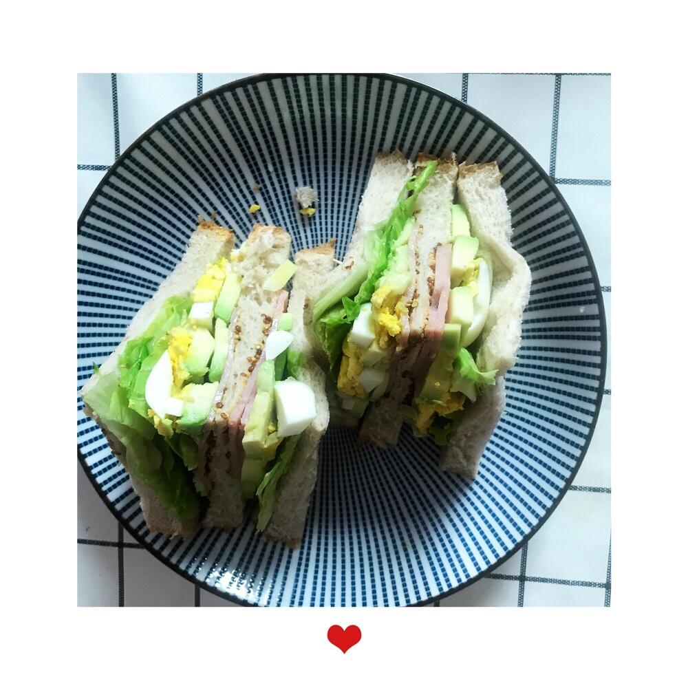 如何做超厚的沼三明治~详细tip！牛油果鸡蛋午餐肉三明治~