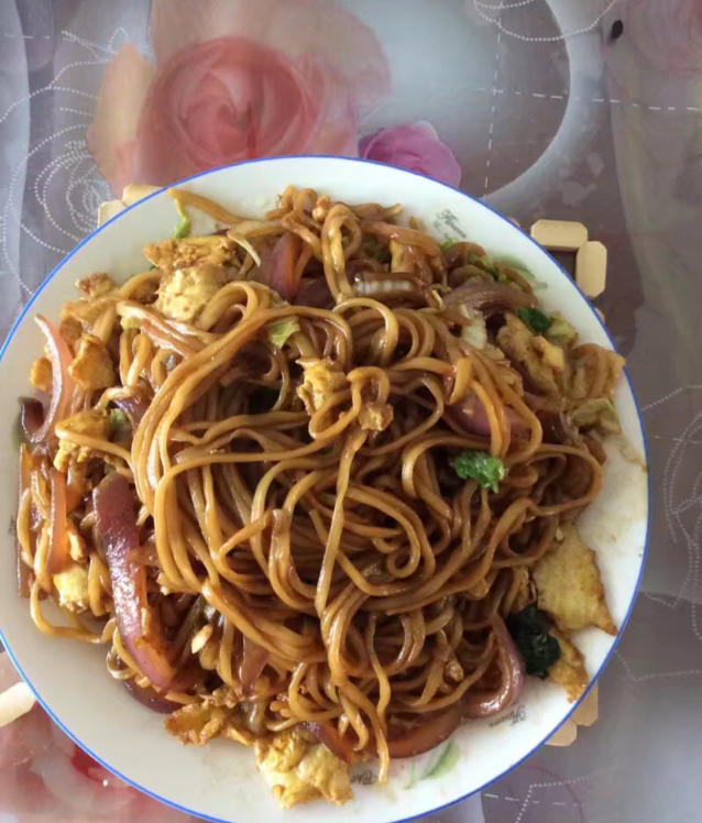 记忆里的夜市排挡肉丝炒面