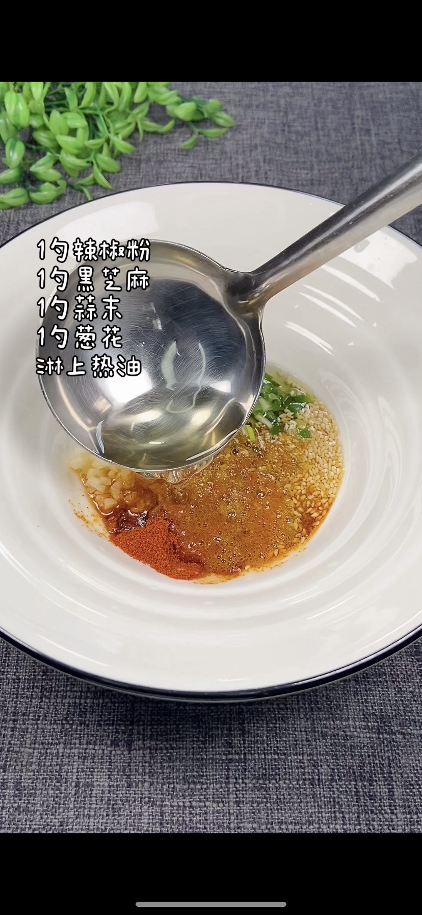 好吃到哭的酸汤水饺，你一定要试试哦的做法 步骤2