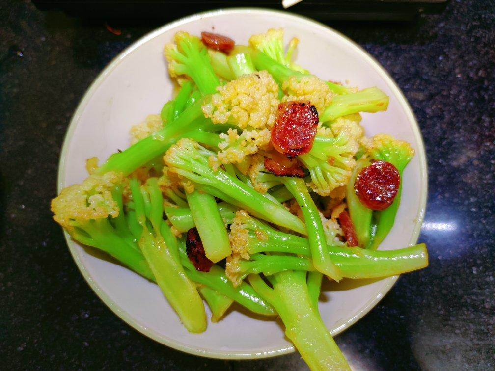 腊肠炒菜花~平凡美味