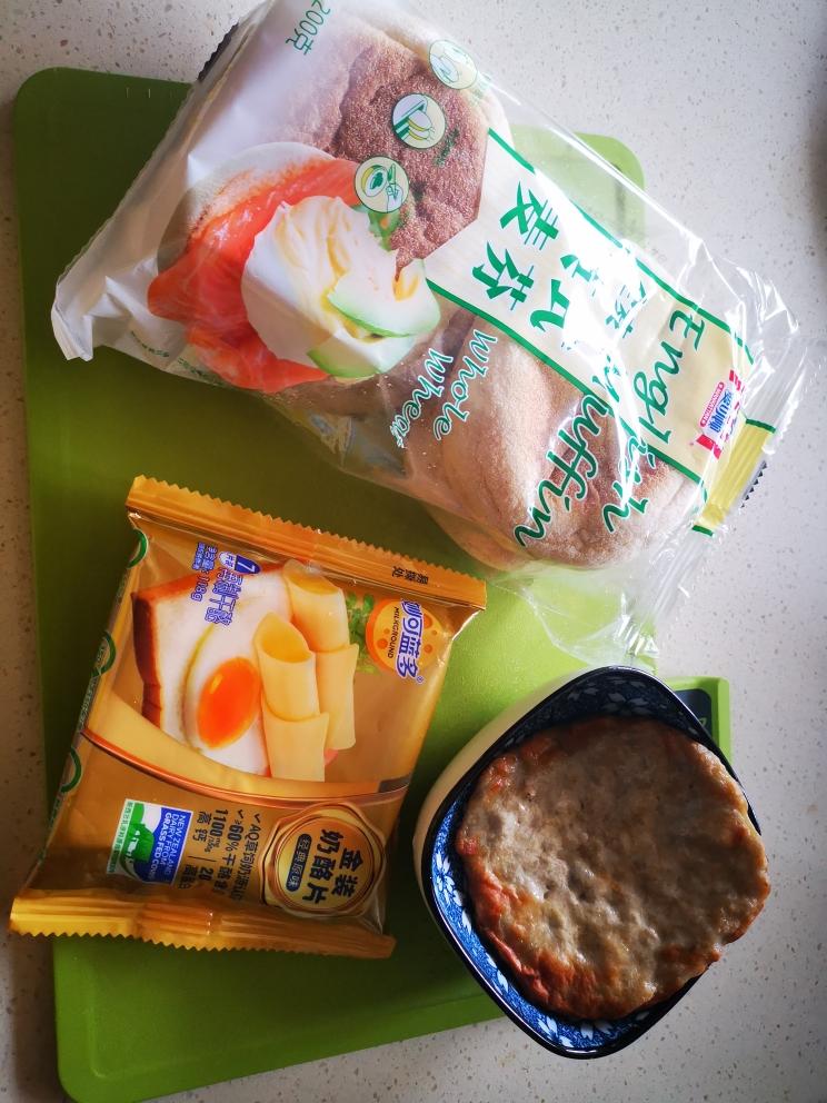 一分钟即可在家享用麦当劳早餐帕尼尼的做法 步骤1