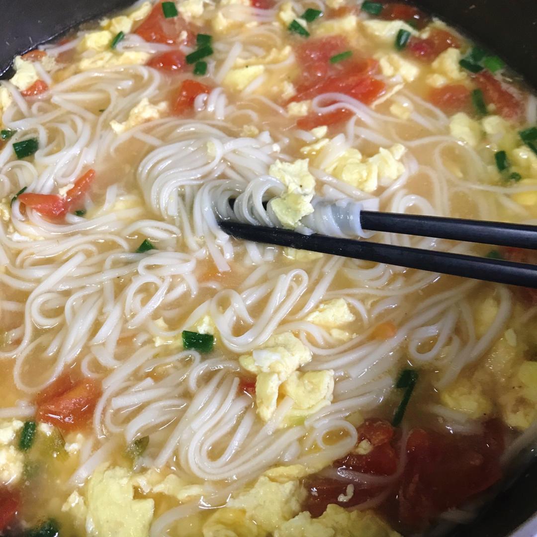 karichan做的恨不得抱着锅舔的番茄鸡蛋面