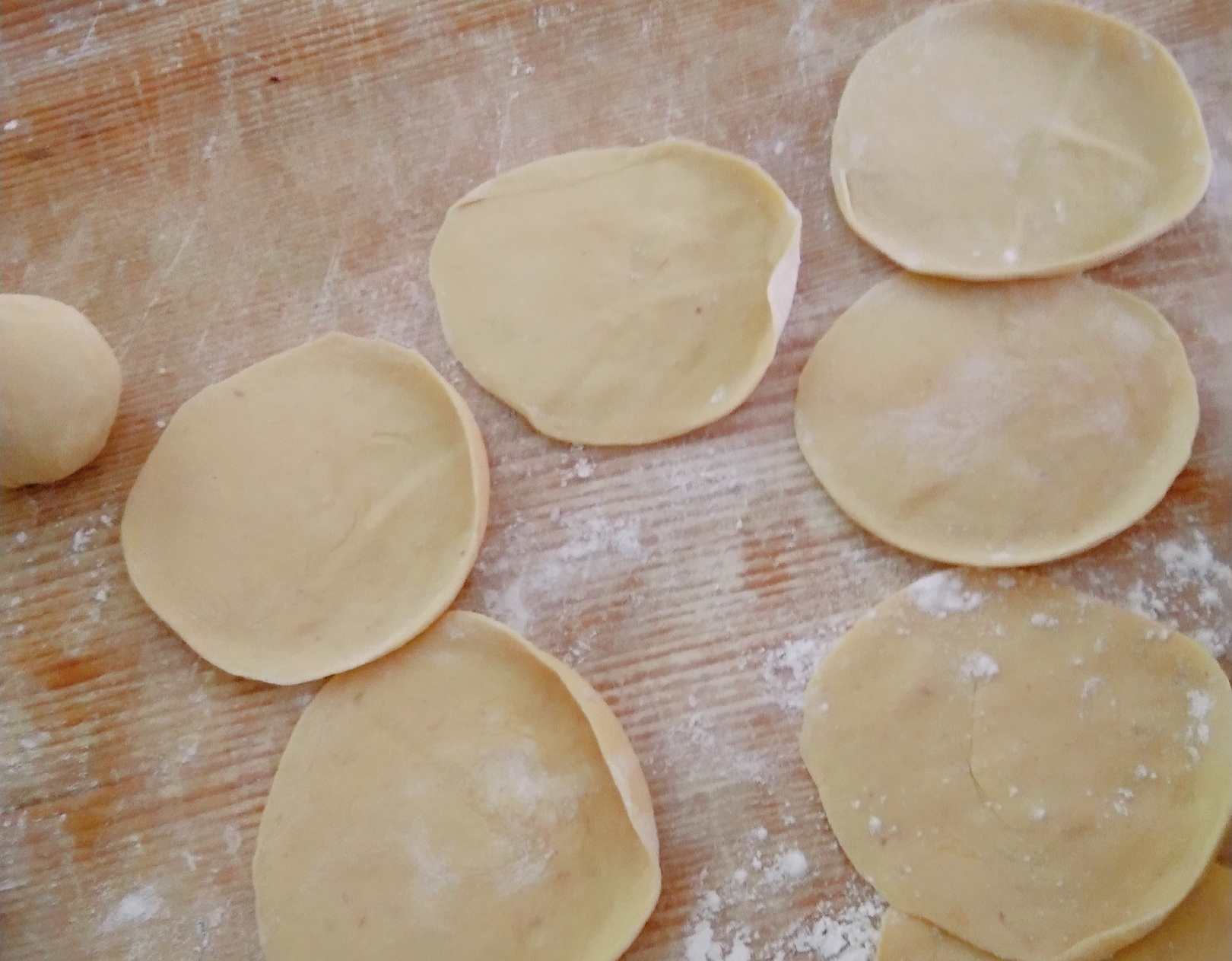 蛋挞皮紫薯蛋黄酥饼的做法 步骤5