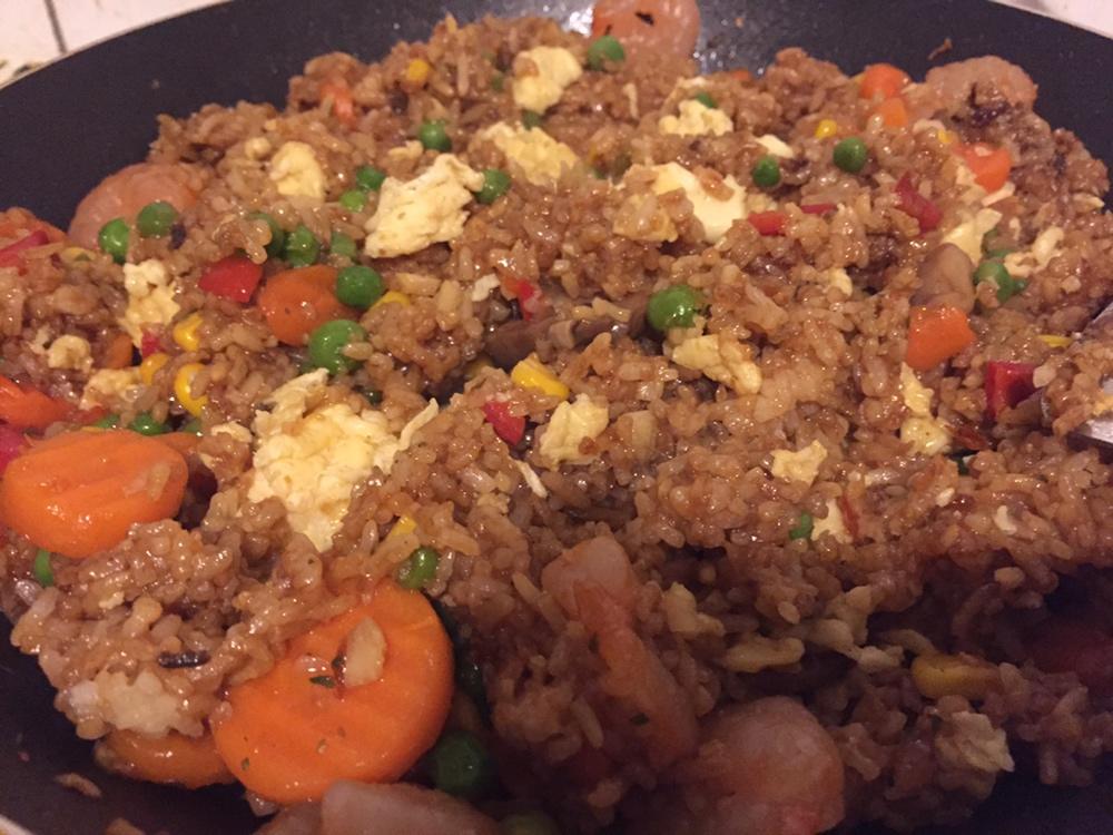 【鲜虾酱油炒饭】
