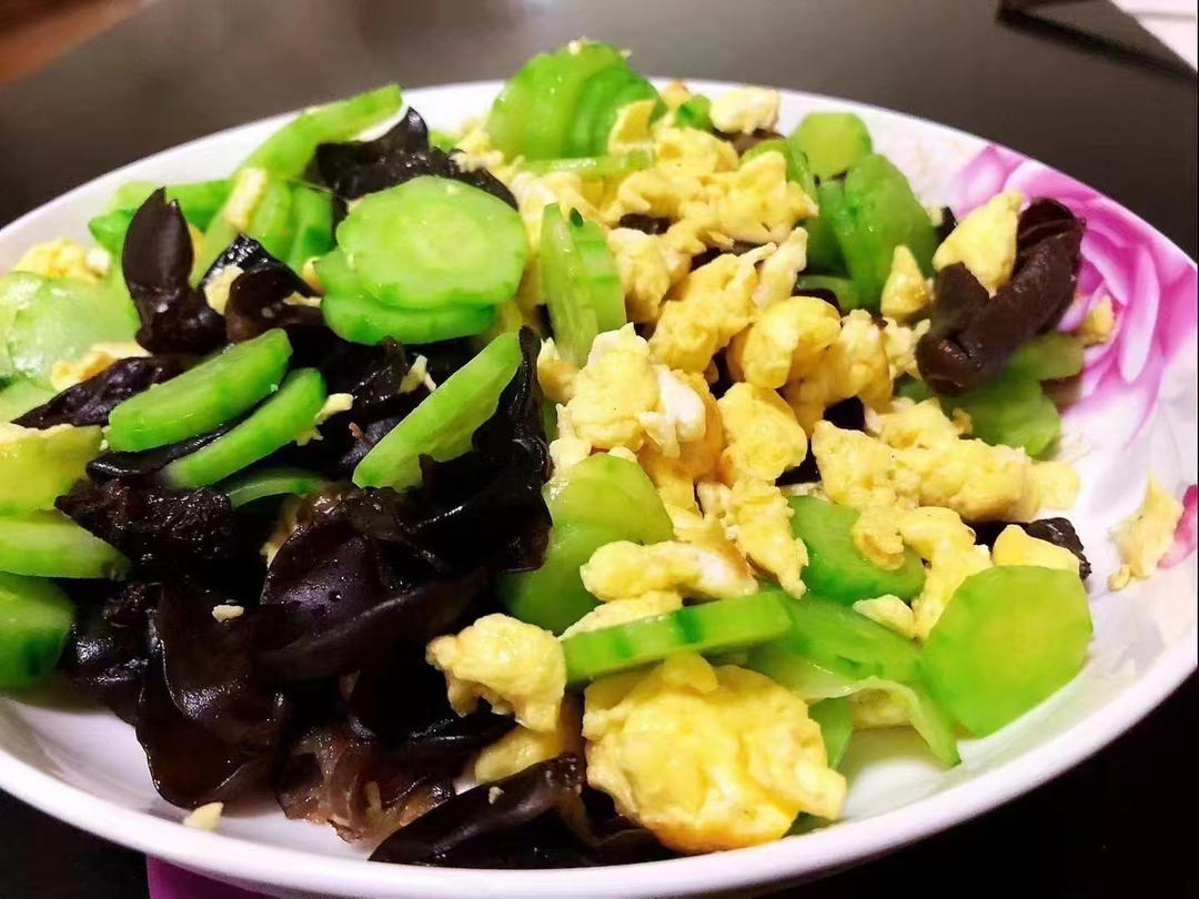 黄瓜木耳炒鸡蛋