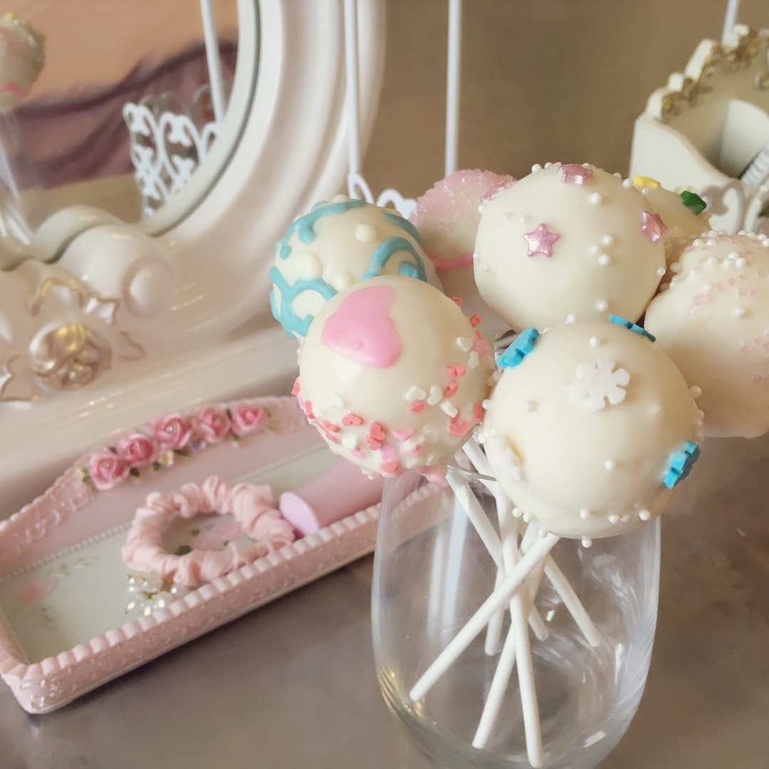 barbie小小莹做的棒棒糖蛋糕--cake pop 的做法