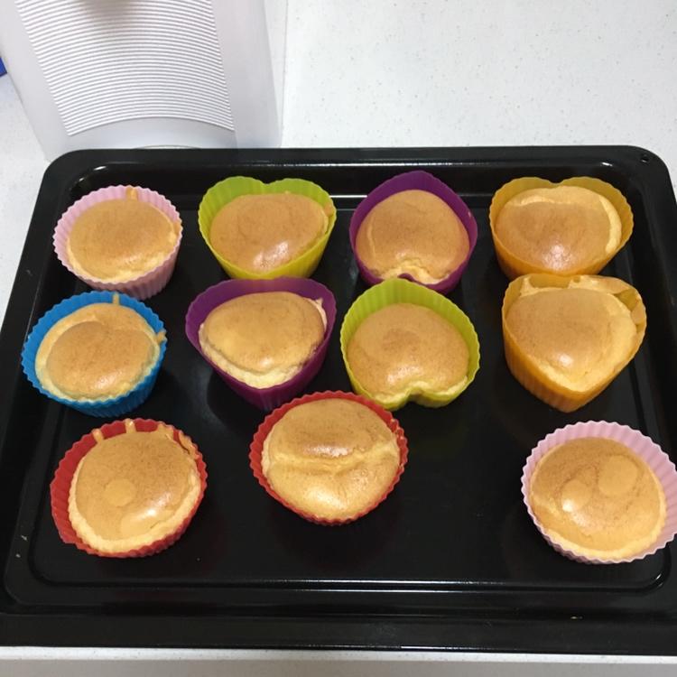 软绵绵戚风纸杯蛋糕