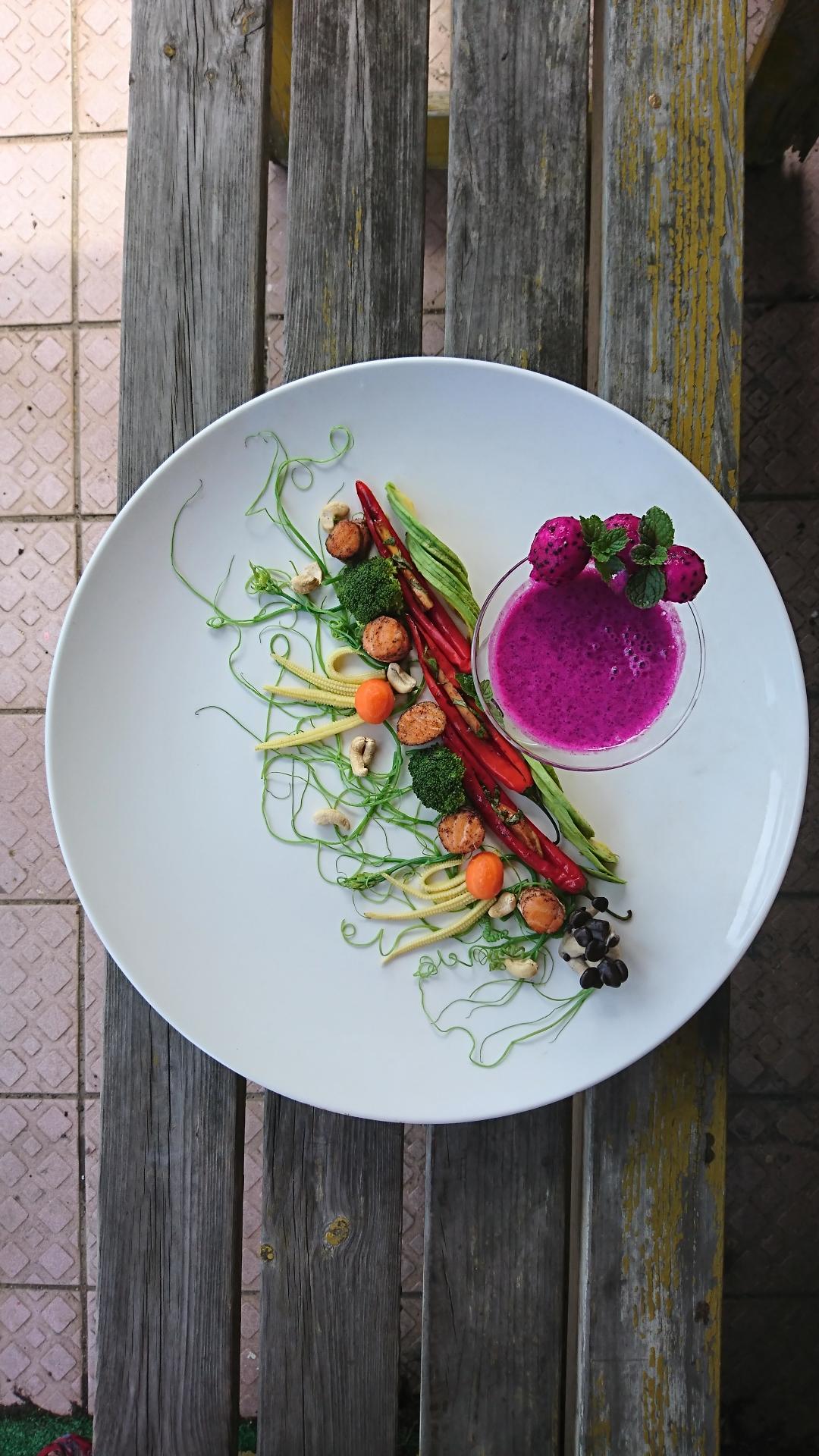 風姿綽越
香煎鮭魚佐火龍果汁