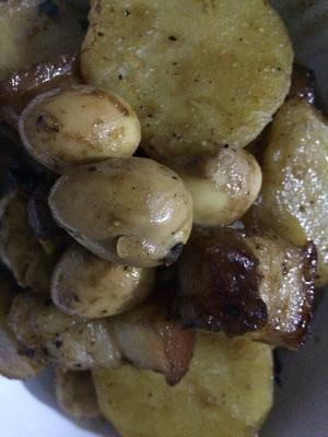红烧肉炖土豆鹌鹑蛋的做法 步骤4
