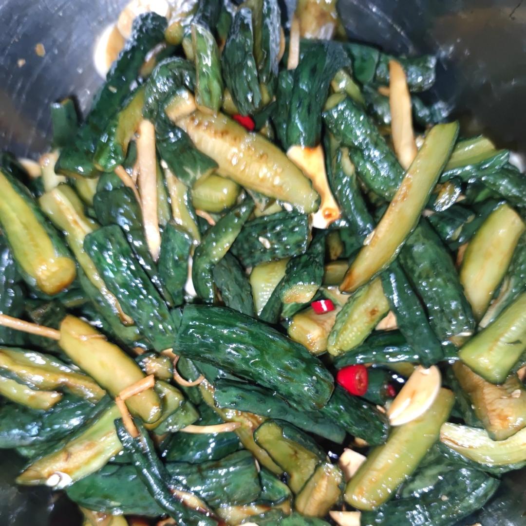 腌黄瓜（非常好吃的咸菜）