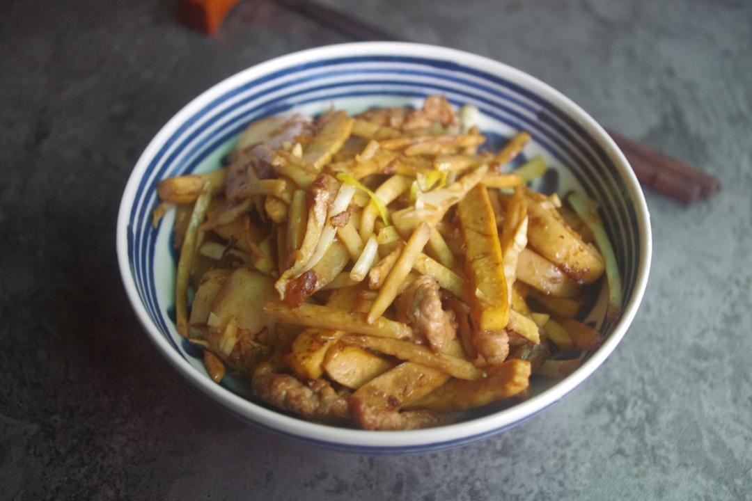 韭黄肉丝冬笋炒年糕