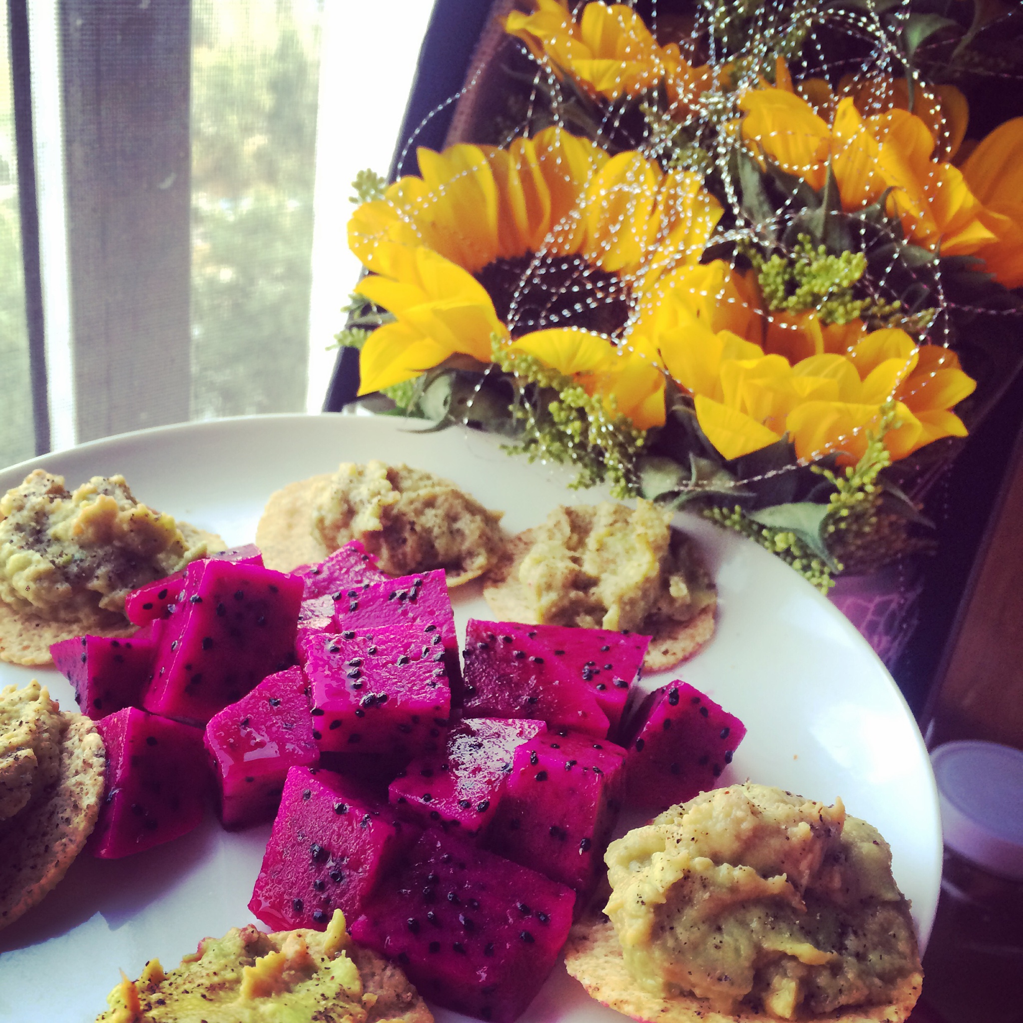 风味鳄梨酱配面包