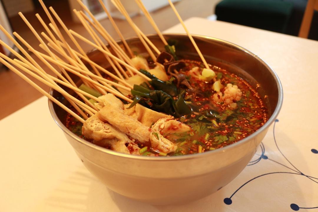 厨师长教你：“冷吃串串”的家常做法，味道很赞，先收藏起来