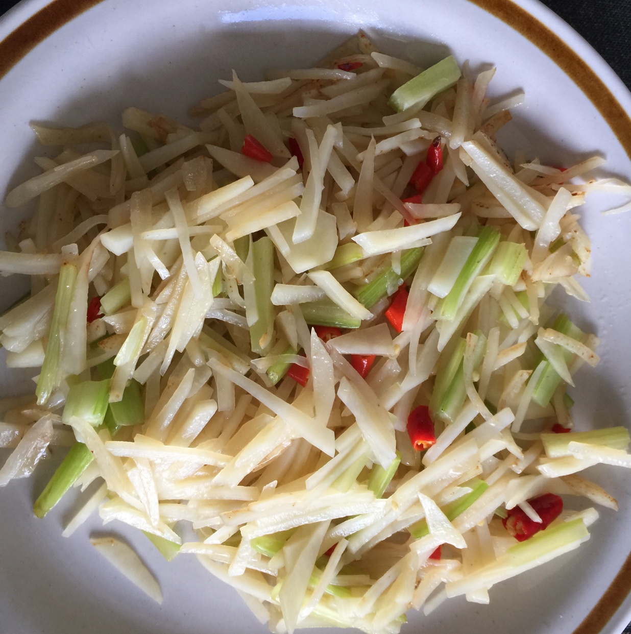 酸辣土豆丝-不用再愁不辣不酸了
