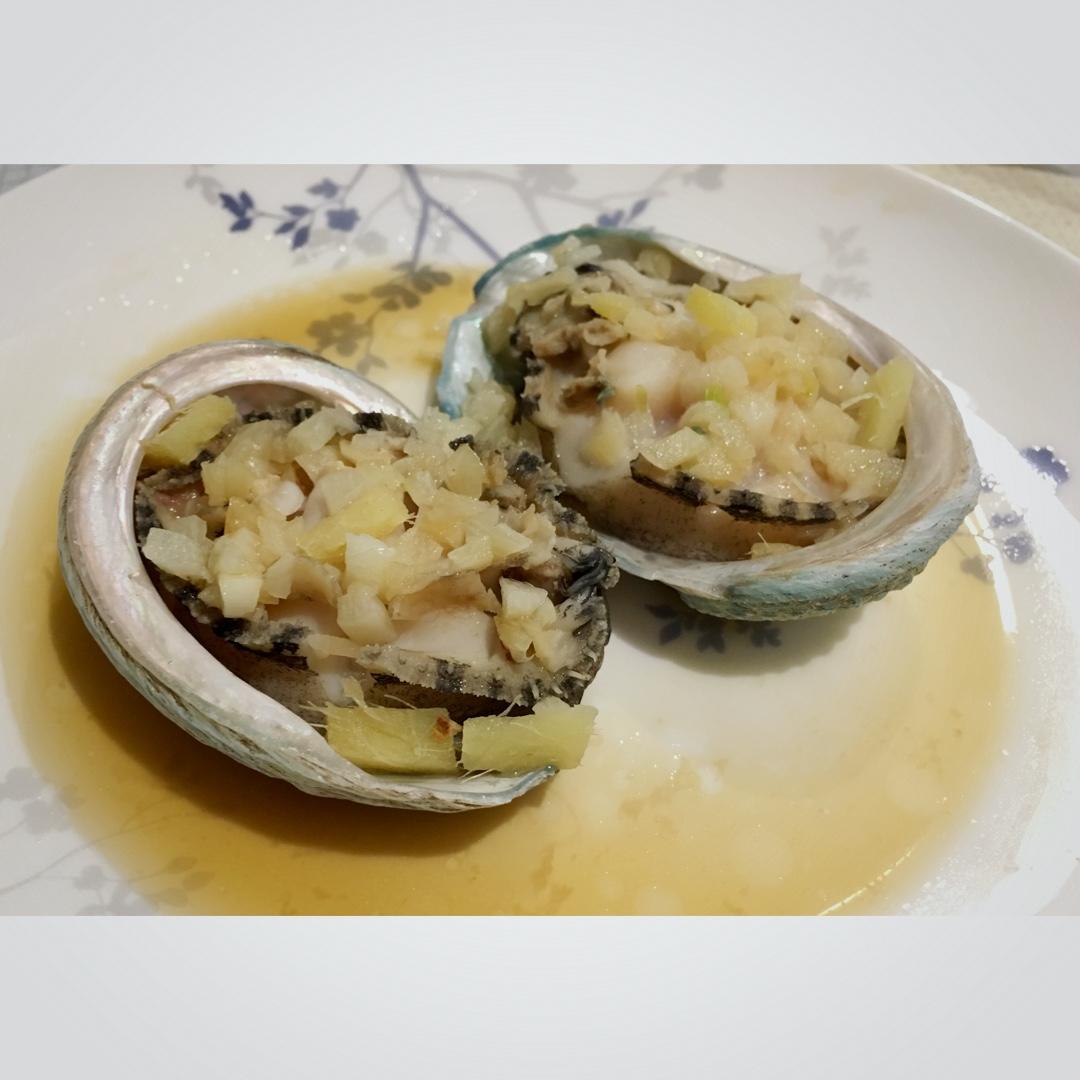 蒜蓉蒸鲜鲍鱼