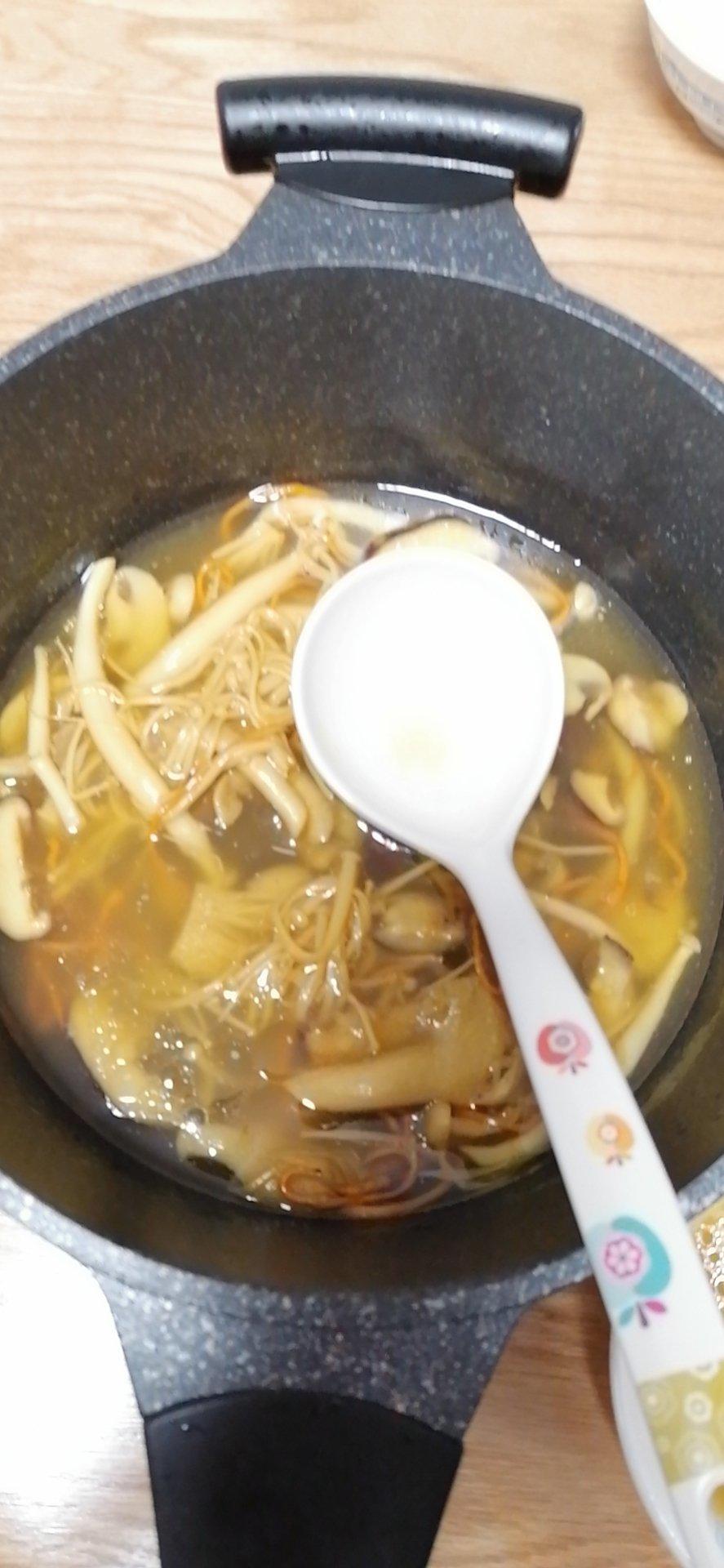 鲜到起飞的菌菇汤！不好喝不要钱！