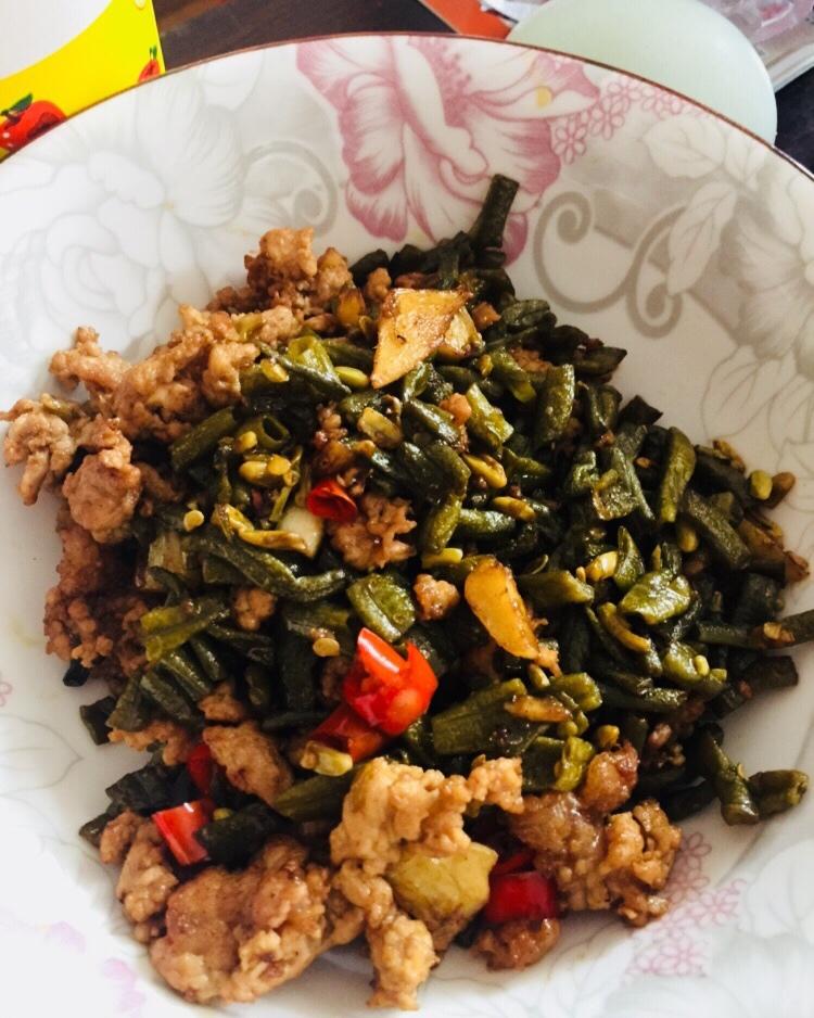 酸豆角炒肉沫