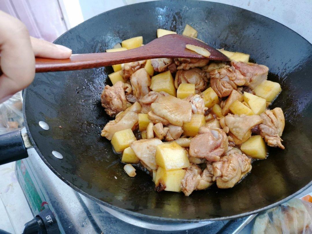 土豆炖鸡块