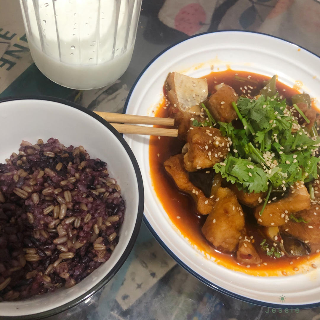 适合孩子吃的下饭菜：酱汁焖鱼