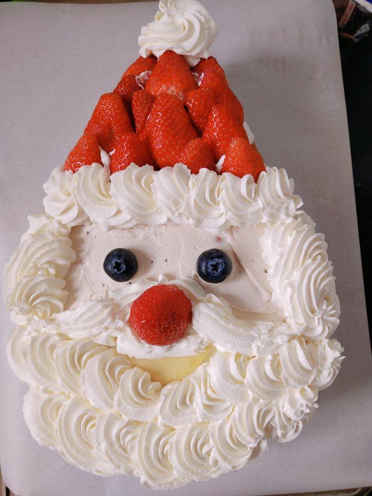 萌萌哒圣诞老人草莓奶油蛋糕