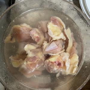 鸡肉炖土豆的做法 步骤3