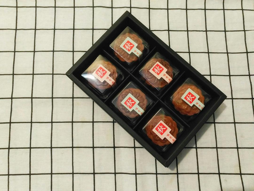 广式月饼—蛋黄莲蓉月饼