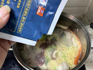 打工人快手晚餐～韩式火锅汤面的做法 步骤7