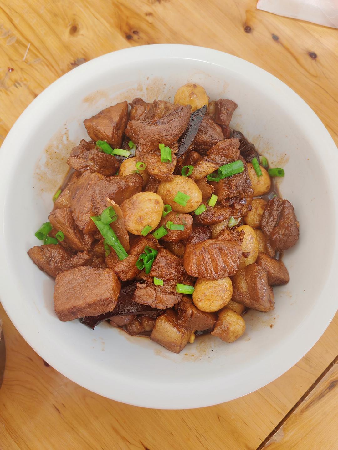 今天这个鹌鹑蛋红烧肉 简直不要太下饭了