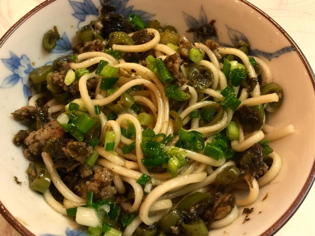 【橄榄菜四季豆拌面】