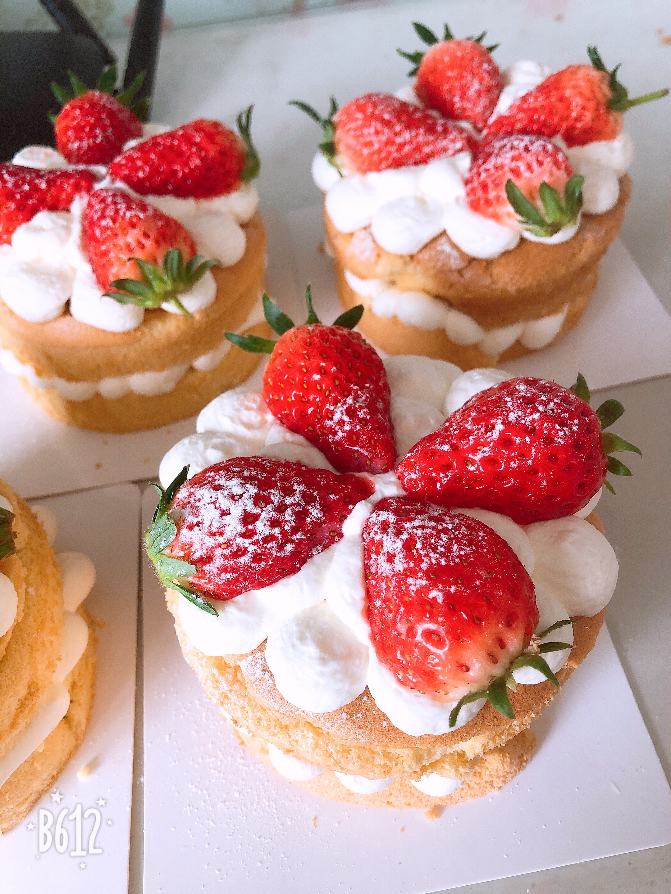 草莓水果裸蛋糕的做法