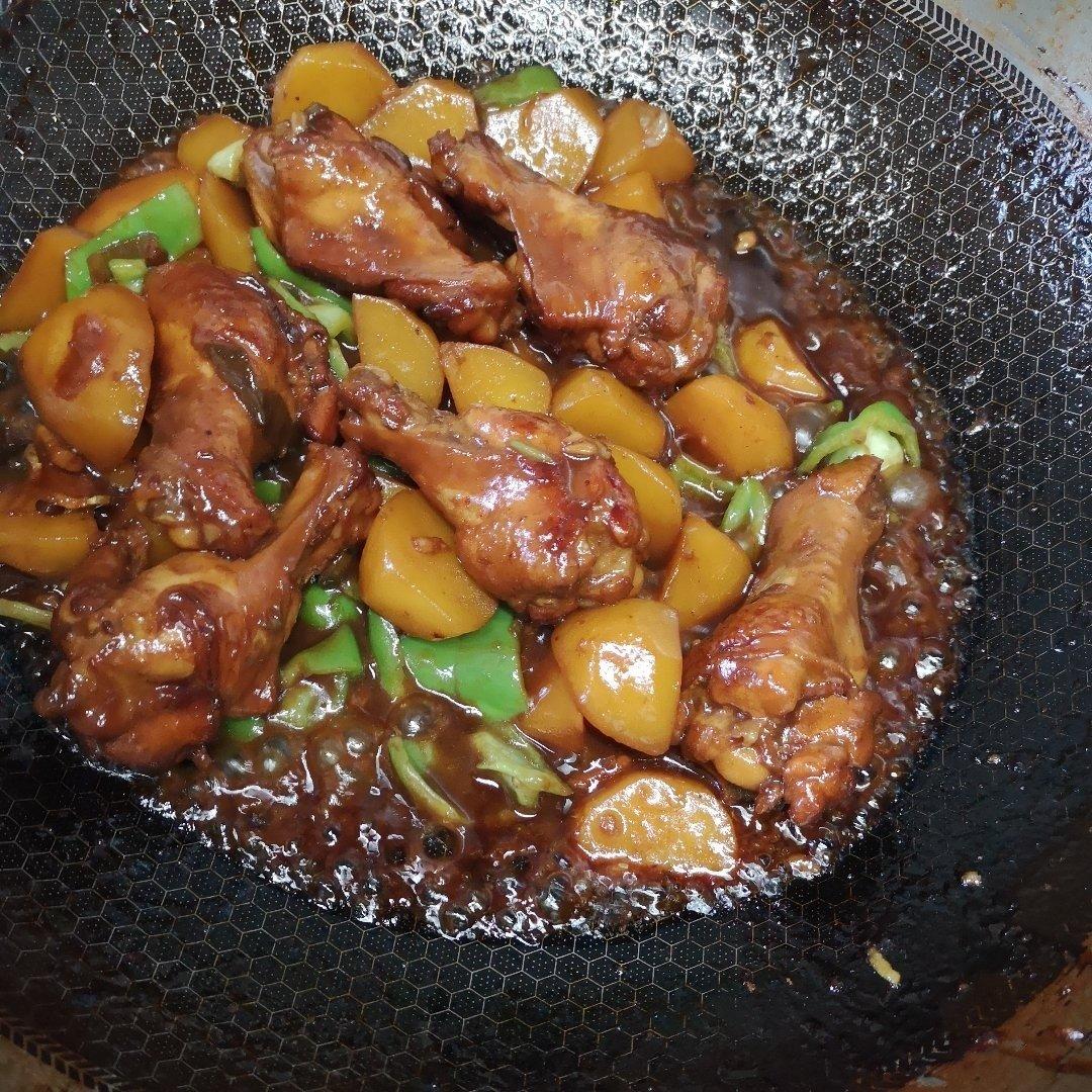 红烧鸡翅根炖土豆