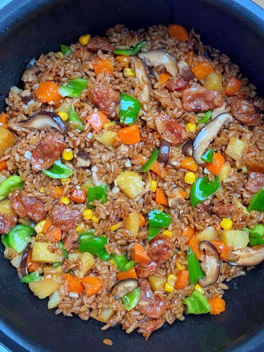 巨好吃巨简单的超级焖饭！一口气干三碗的做法