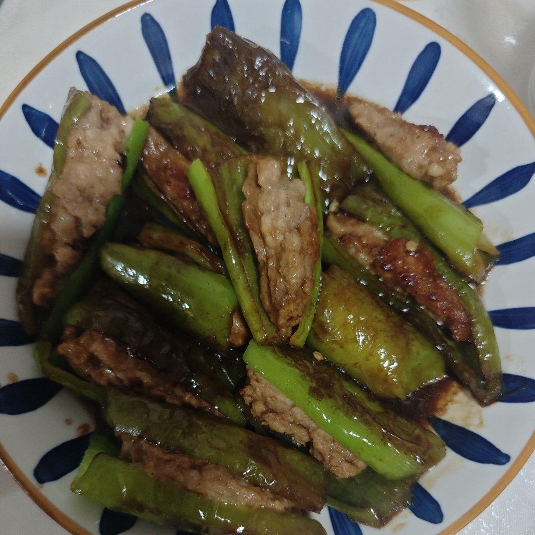 下饭菜“青椒酿肉”，香糯多汁鲜嫩下饭
