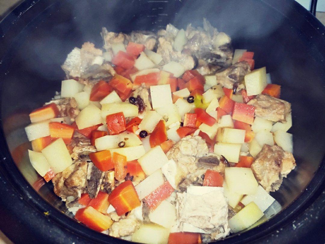 喷香排骨焖饭（爆好吃）