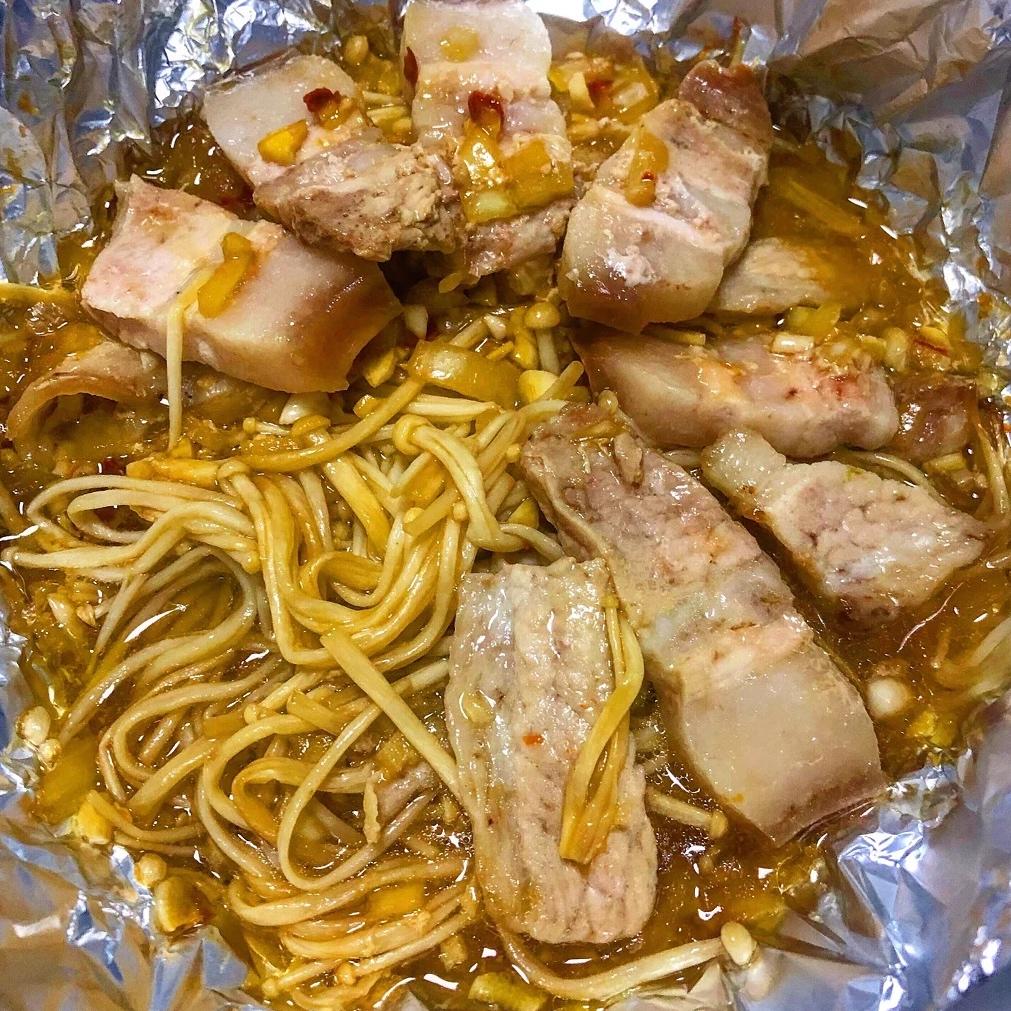 锡纸金针菇-在家用烤箱就能做的烧烤，烧烤店必点菜品之一！超鲜！