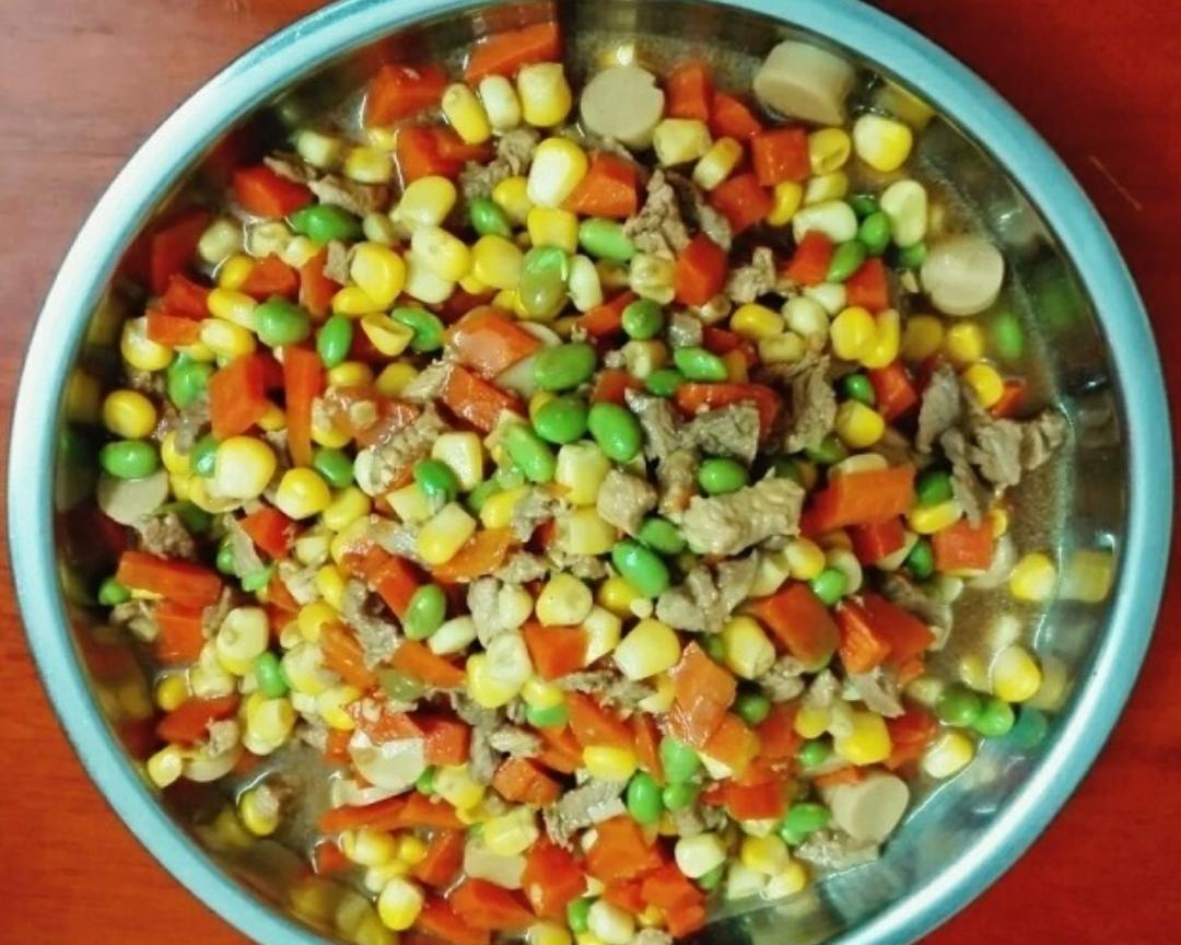 胡萝卜玉米毛豆香肠瘦肉丁